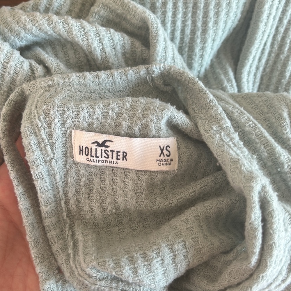 Hollister Long Sleeve Size XS - Picture 6 of 6